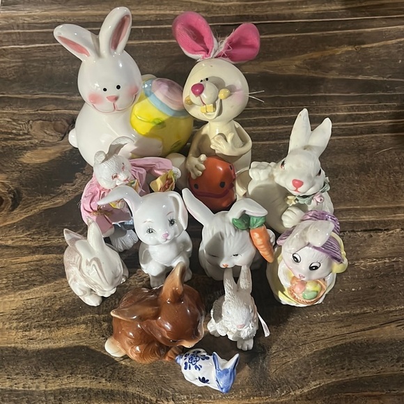 Bunnies rabbit Easter decor baskets lot 11 figurines - Picture 1 of 11